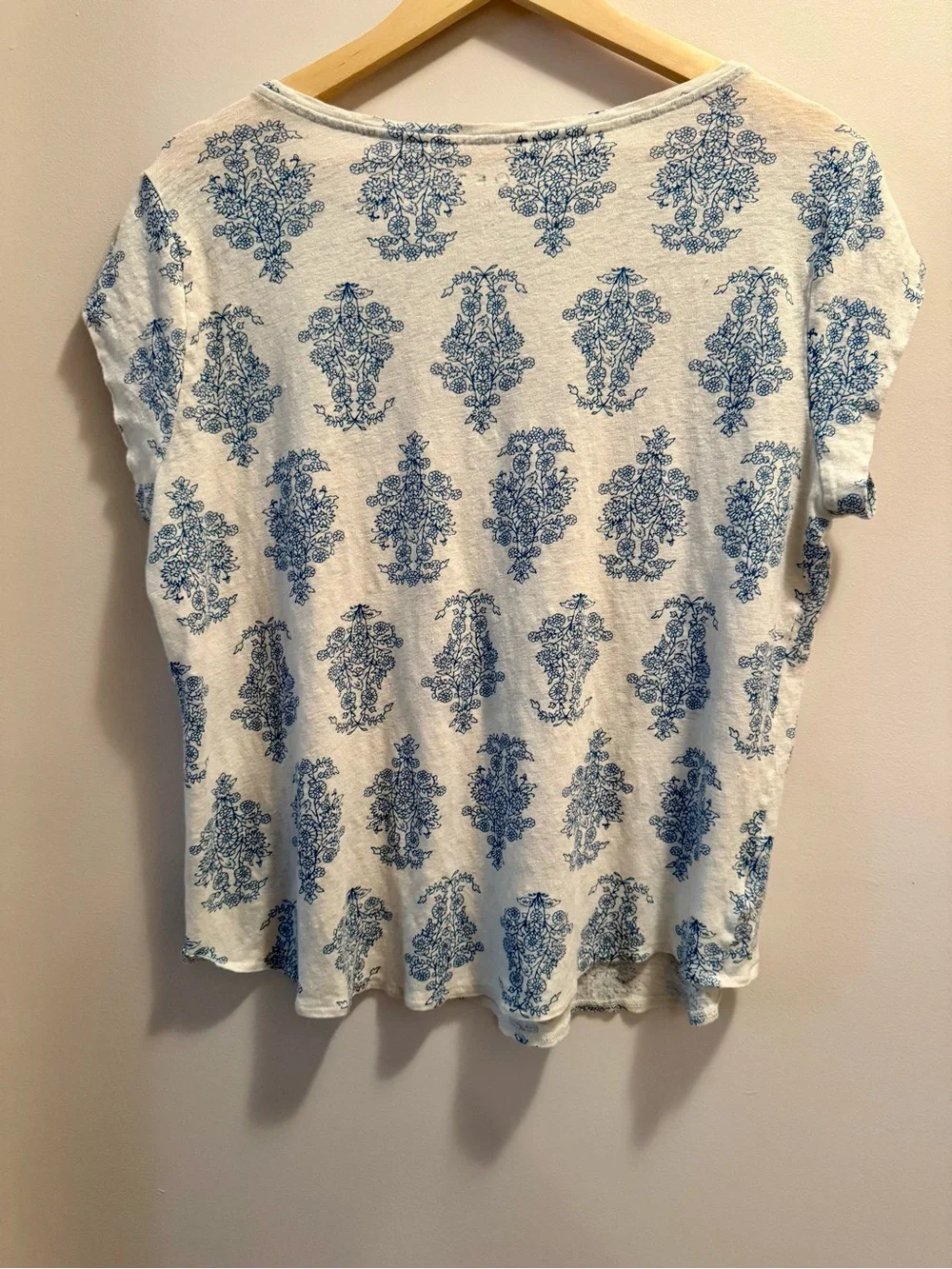 LOFT Linen Blue Floral Coastal Pocket Front Top Size XL - Picture 2 of 3
